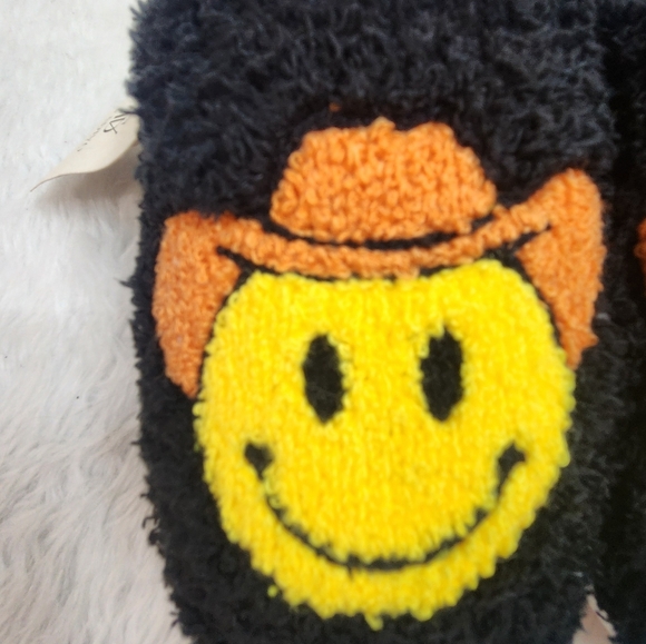 FADIVO Emoji Slippers - Picture 2 of 10